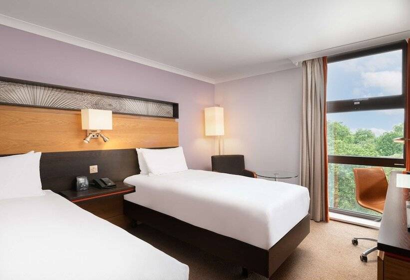 Номер Стандарт, Hilton London Kensington