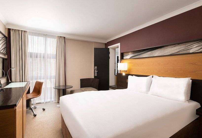 Полулюкс, Hilton London Kensington