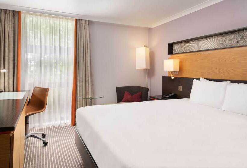 Номер Deluxe, Hilton London Kensington
