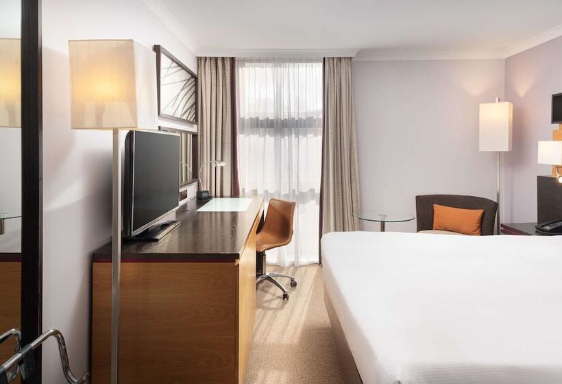 Номер Superior, Hilton London Kensington