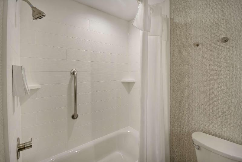 Номер Стандарт, Hilton London Kensington