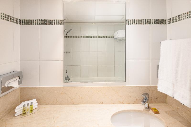 Номер Стандарт, Hilton London Kensington