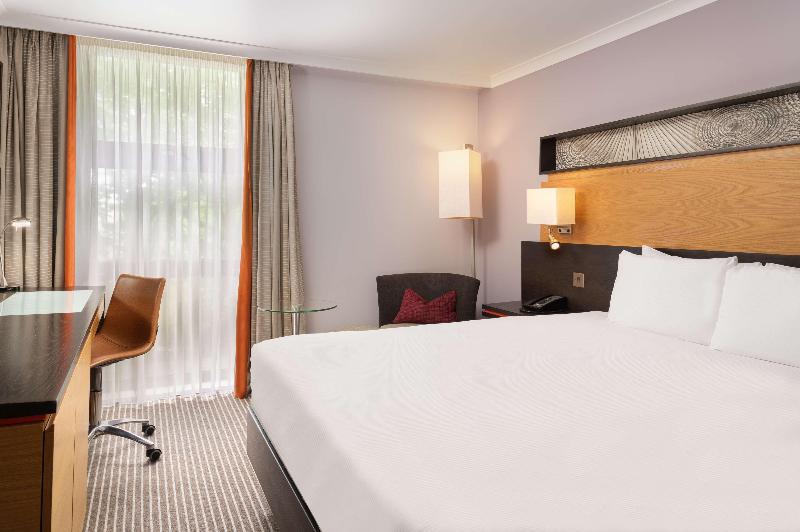 Номер Deluxe, Hilton London Kensington