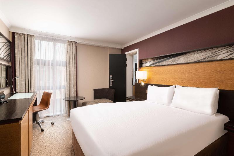 Полулюкс, Hilton London Kensington