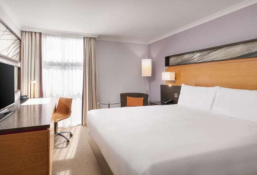 Номер Superior, Hilton London Kensington