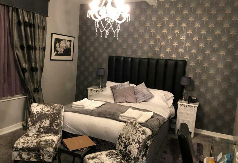 Номер Superior, Satis House