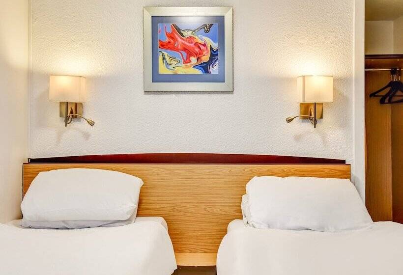 Номер Стандарт, The Hotel Rafiya, Redditch