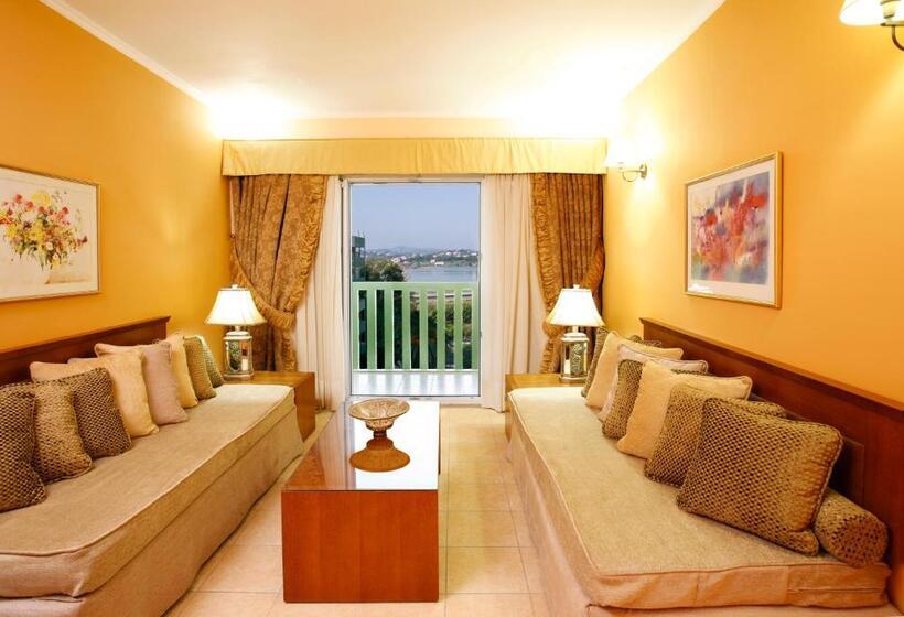 Suite with lake view, Ariti Grand