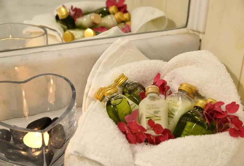 家庭间, Ariti Grand