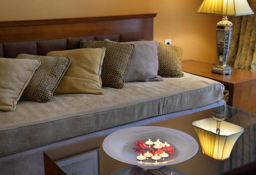 Suite with lake view, Ariti Grand