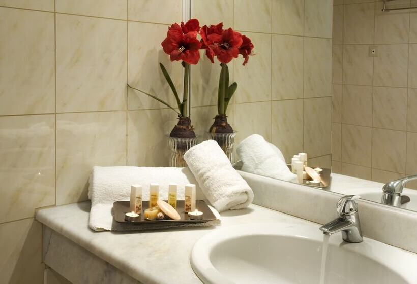 家庭间, Ariti Grand