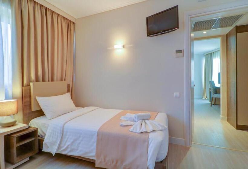 اتاق خانوادگی, Palace Hotel Glyfada
