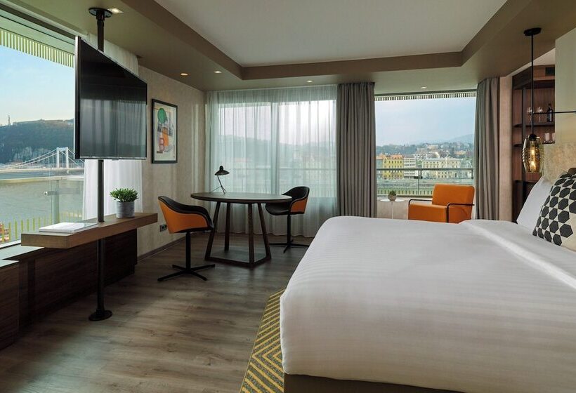 Студио Club, Budapest Marriott