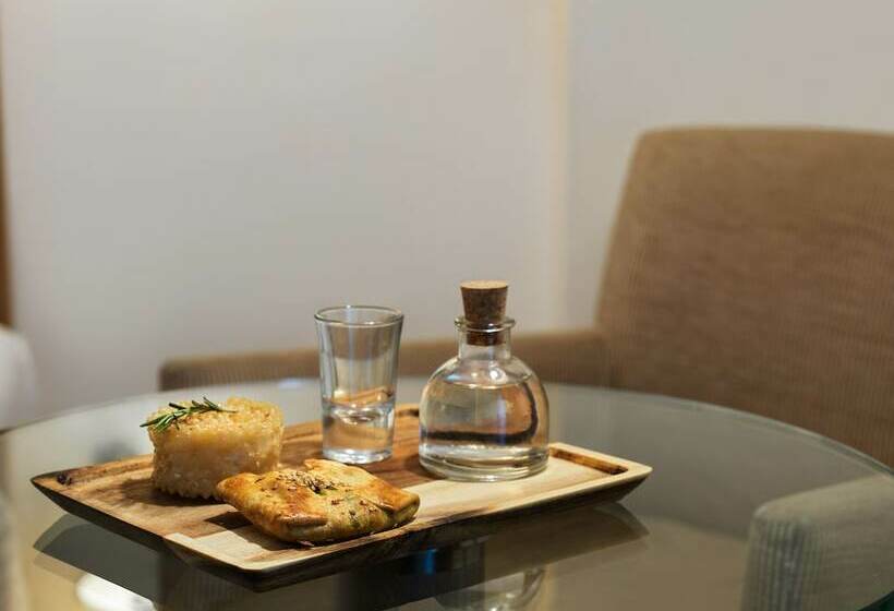 غرفة إدارية مطلة على حمام السباحة, Galaxy Iraklio