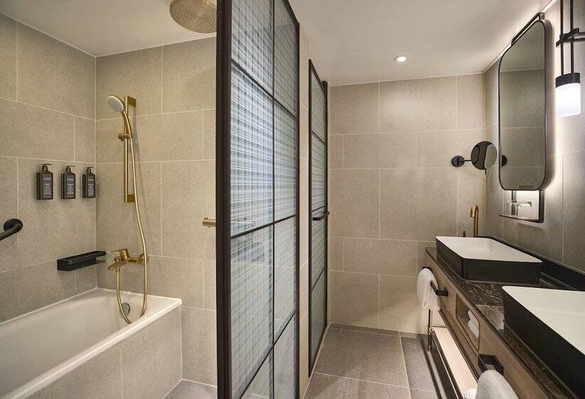 سوئیت کلاب, Sheraton Hong Kong Hotel & Towers