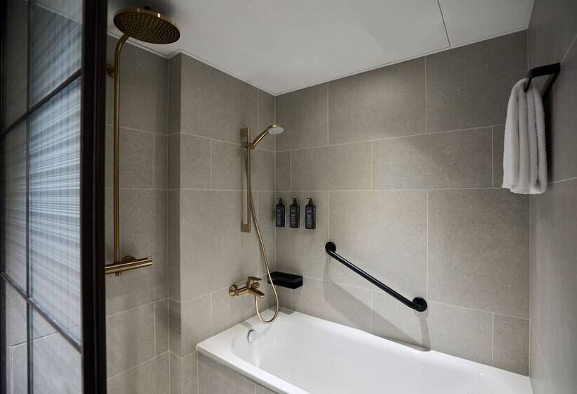 اتاق استاندارد با چشم‌انداز, Sheraton Hong Kong Hotel & Towers