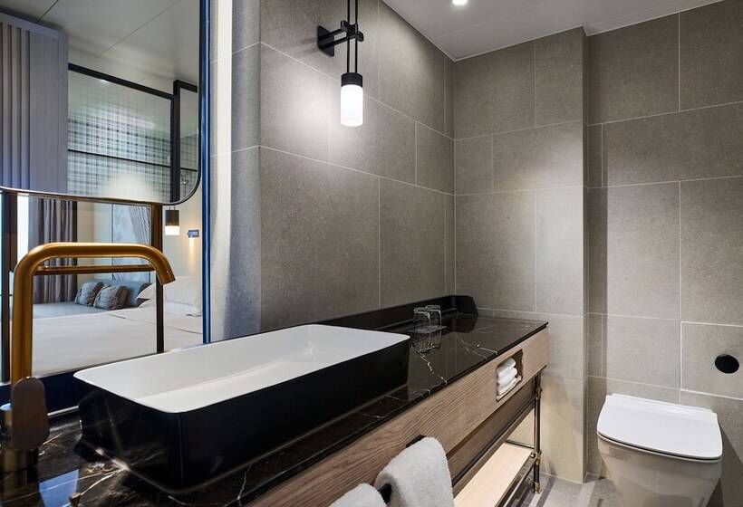 اتاق استاندارد با چشم‌انداز, Sheraton Hong Kong Hotel & Towers