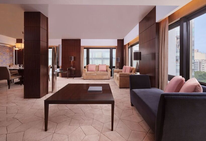 سوییت لوکس, Sheraton Hong Kong Hotel & Towers