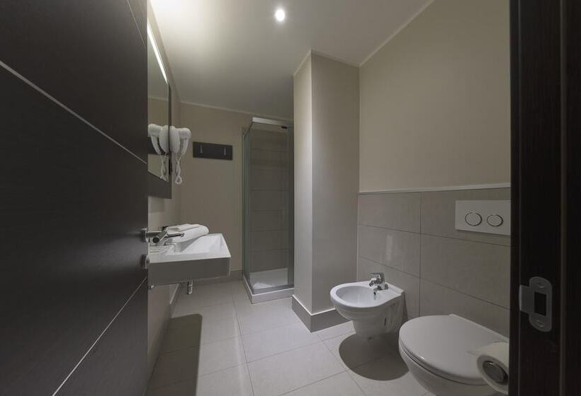 اتاق استاندارد سه نفره, B&b Hotel Firenze Novoli