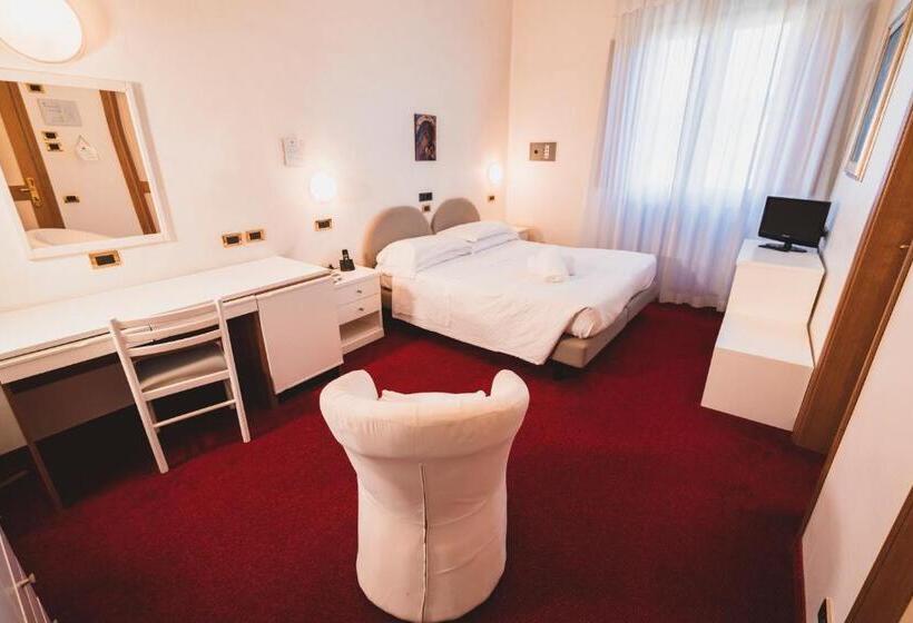 Номер Стандарт, Grand Hotel Milano
