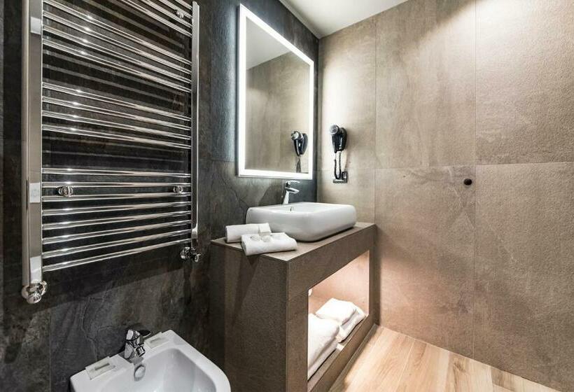 سوییت دوبلکس, Just Hotel Milano