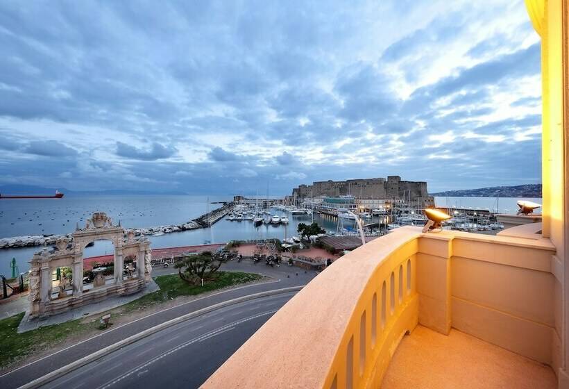 سوییت جونیور با چشم‌انداز دریا, Eurostars Hotel Excelsior