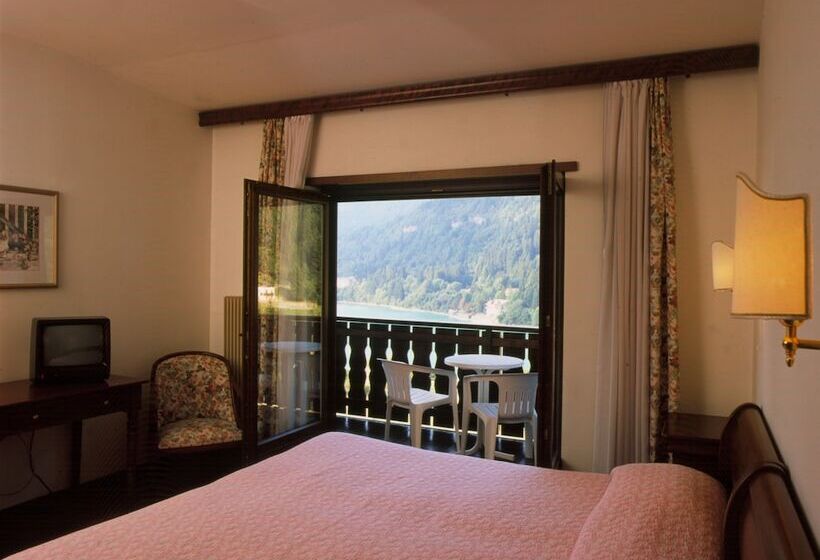 غرفة قياسية مطلة على المدينة, Ariston Lake View