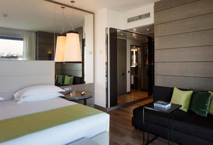 سوئیت جونیور با چشم‌انداز, Starhotels Echo