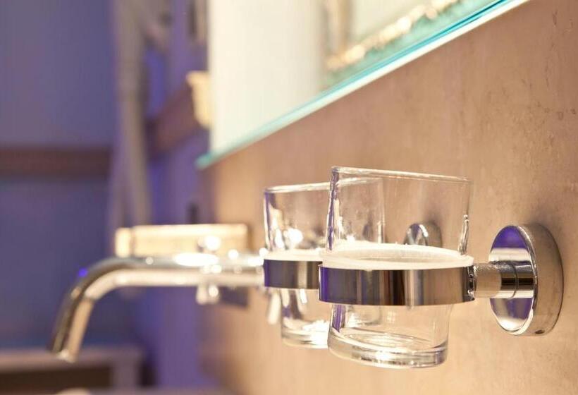 Классический Номер, Bellavista Lakefront Hotel & Apartments