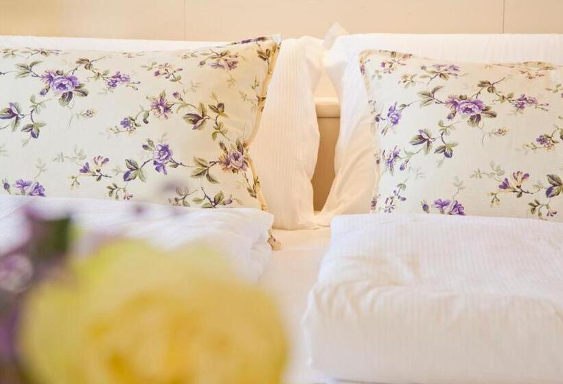 Классический Номер, Bellavista Lakefront Hotel & Apartments