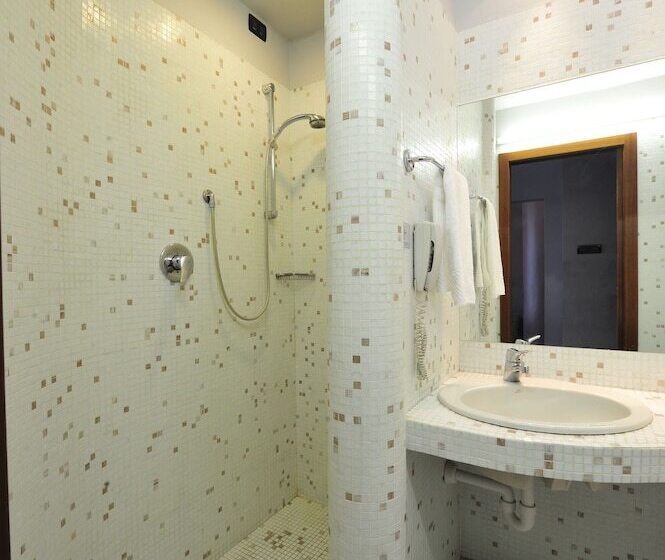 اتاق لوکس, Art Hotel Boston