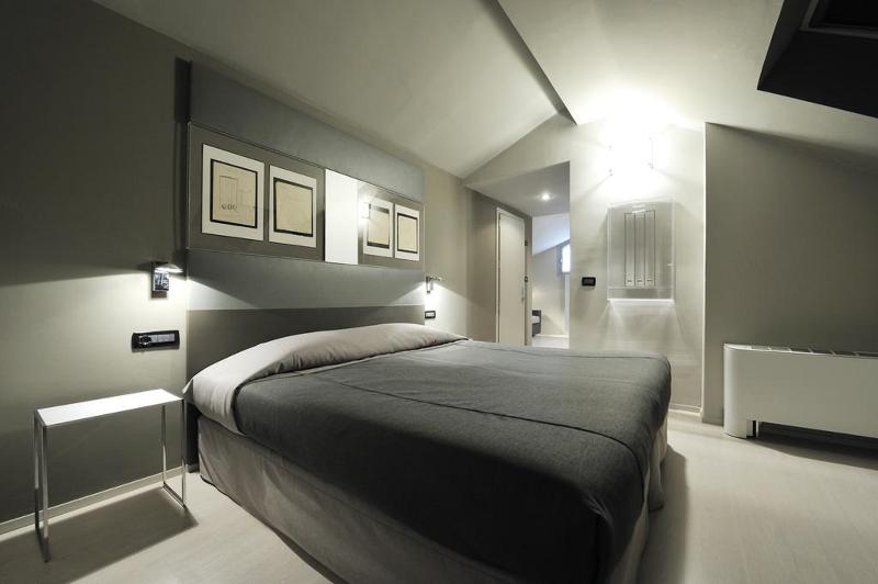 سوییت جونیور, Art Hotel Boston