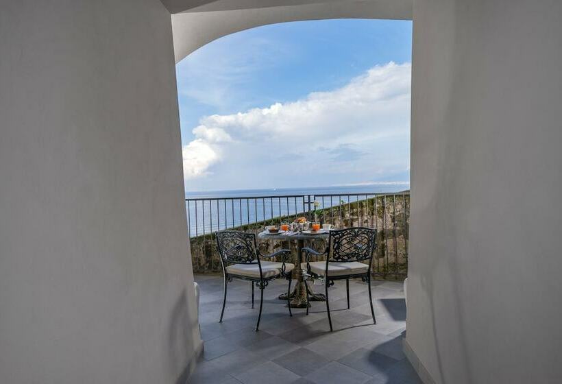 Quarto Superior Vista Mar com Varanda, Bellevue Syrene