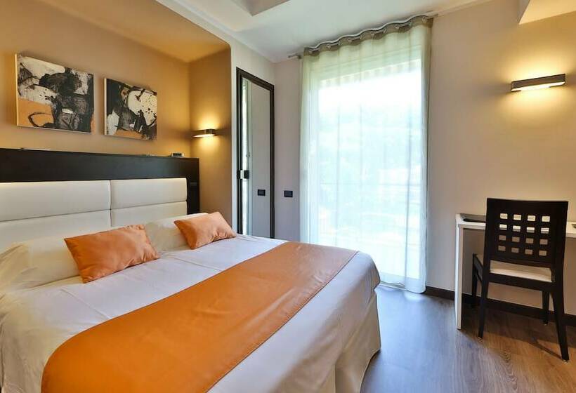 Номер Стандарт с Балконом Вид на Сад, Best Western Regina Elena