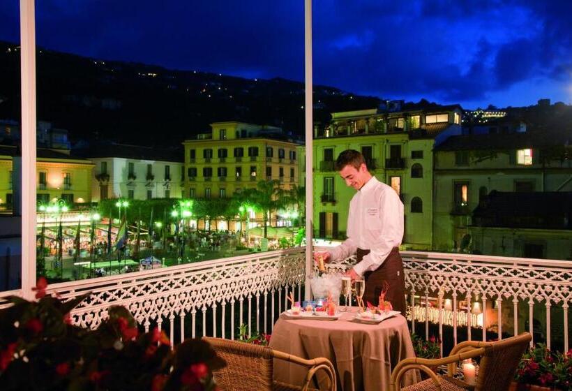 Апартаменты Deluxe 1 Спальня, Grand Hotel Excelsior Vittoria