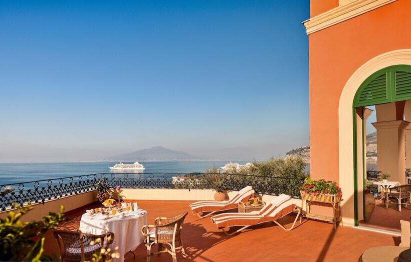Люкс, Grand Hotel Excelsior Vittoria