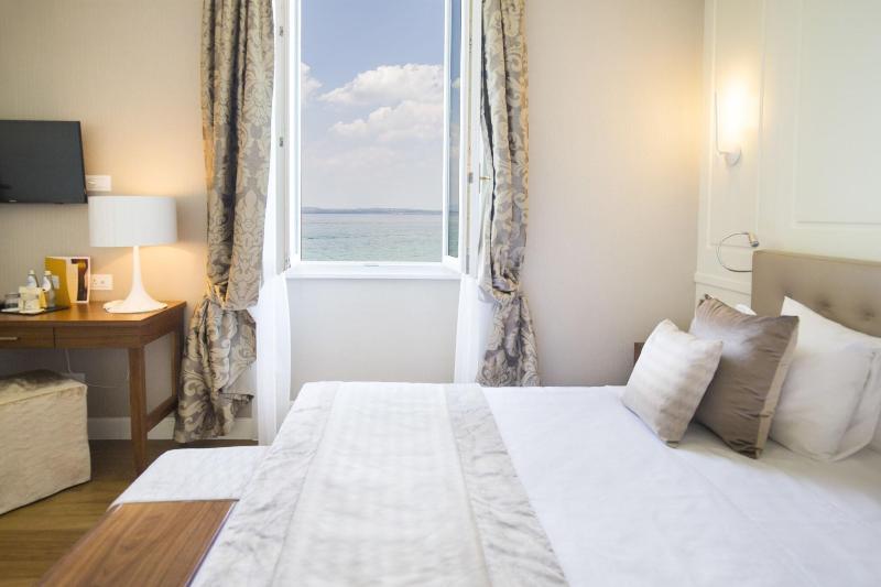Полулюкс Престиж, Grand Hotel Terme Sirmione
