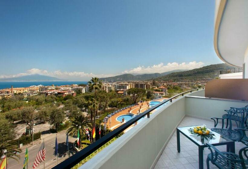 Семейный Номер Вид на Море, Hilton Sorrento Palace