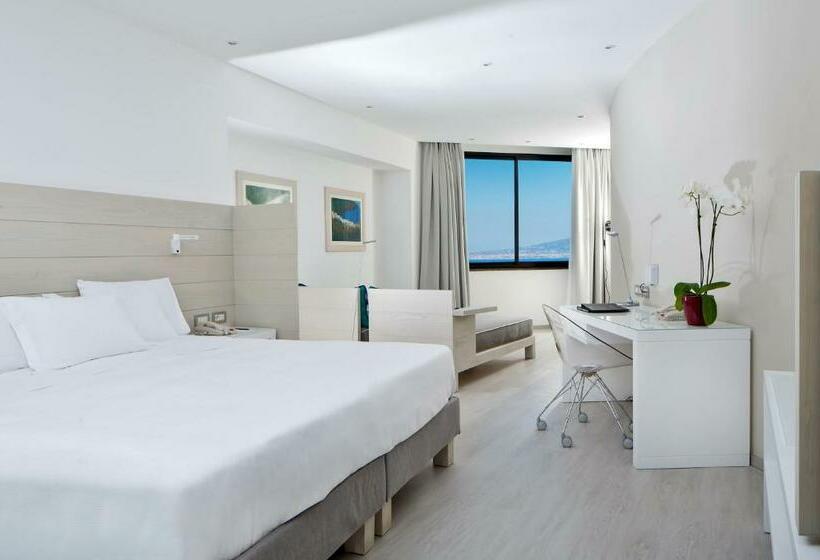 Четырехместный Номер Deluxe, Hilton Sorrento Palace