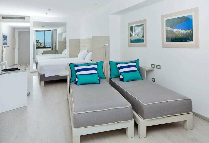 Четырехместный Номер Deluxe, Hilton Sorrento Palace