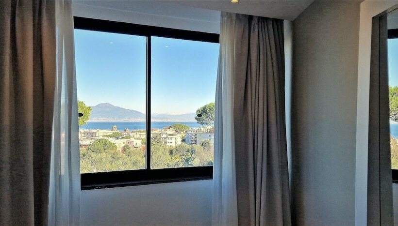Четырехместный Номер Deluxe, Hilton Sorrento Palace