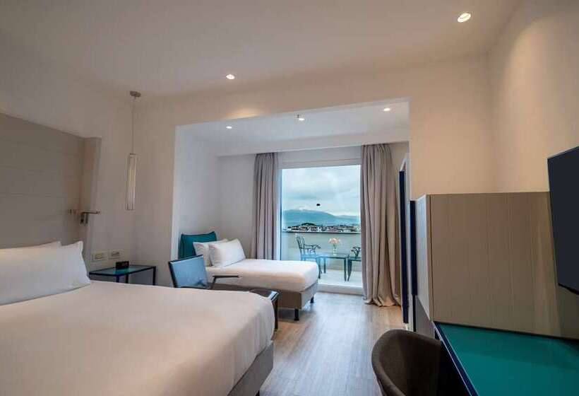 Трехместный Superior Вид на Море, Hilton Sorrento Palace