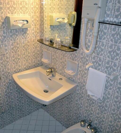 اتاق استاندارد با چشمانداز دریا, Lido Mediterranee