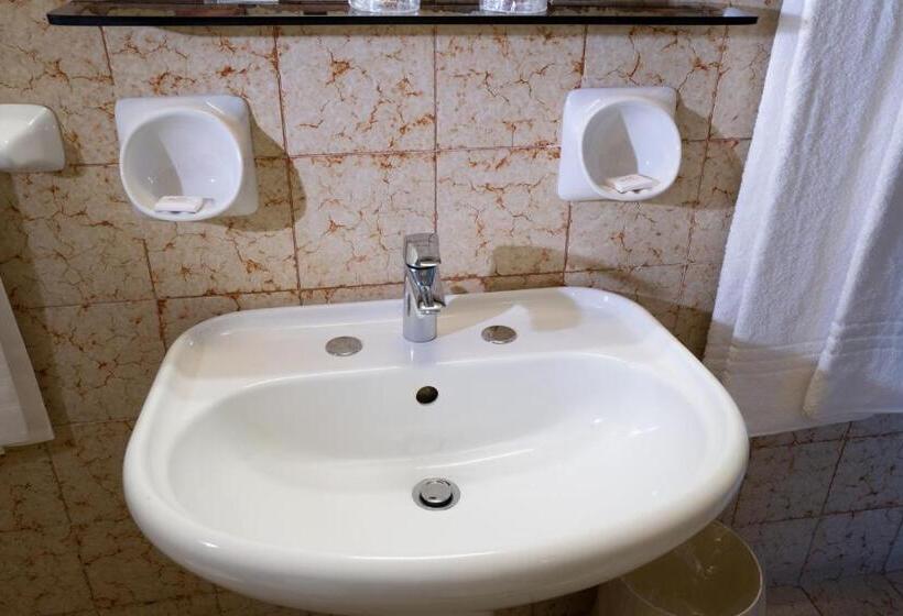 اتاق استاندارد با چشمانداز دریا, Lido Mediterranee