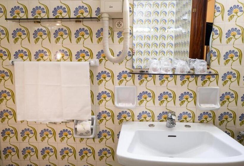 اتاق اقتصادی با چشمانداز دریا, Lido Mediterranee