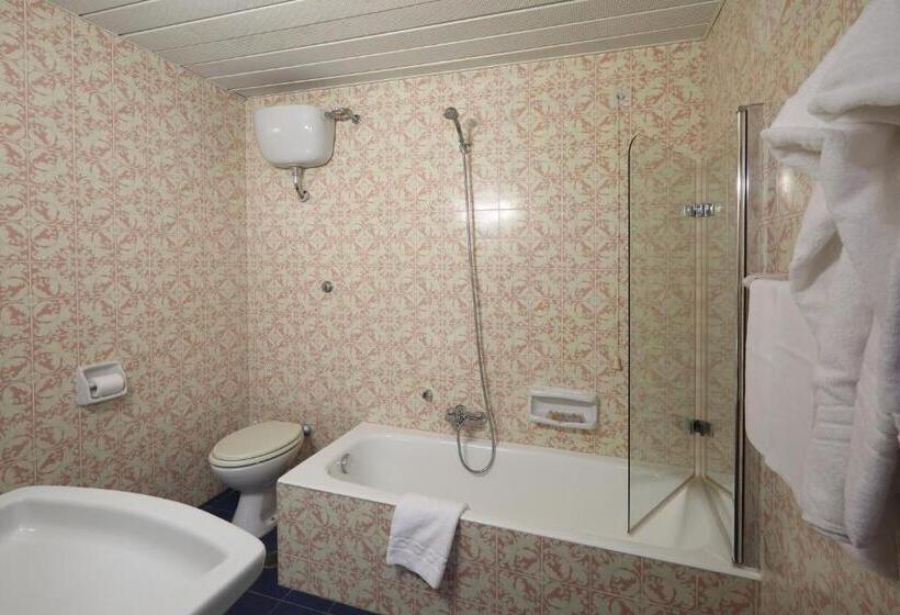 اتاق راحتی با چشمانداز دریا, Lido Mediterranee