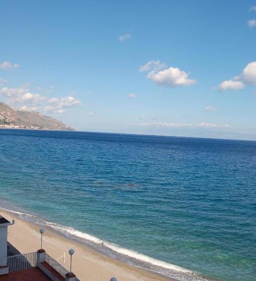 اتاق استاندارد با چشمانداز دریا, Lido Mediterranee