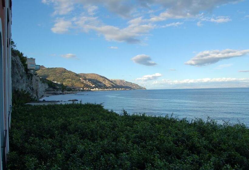 اتاق استاندارد چهار تخته با چشمانداز دریا, Lido Mediterranee