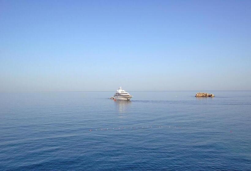 اتاق سه نفره سوپریور با چشمانداز دریا, Lido Mediterranee