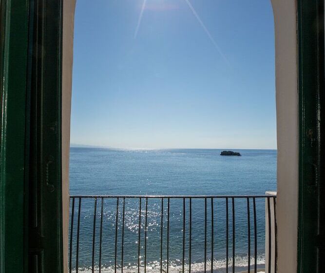 اتاق استاندارد با چشمانداز دریا, Lido Mediterranee